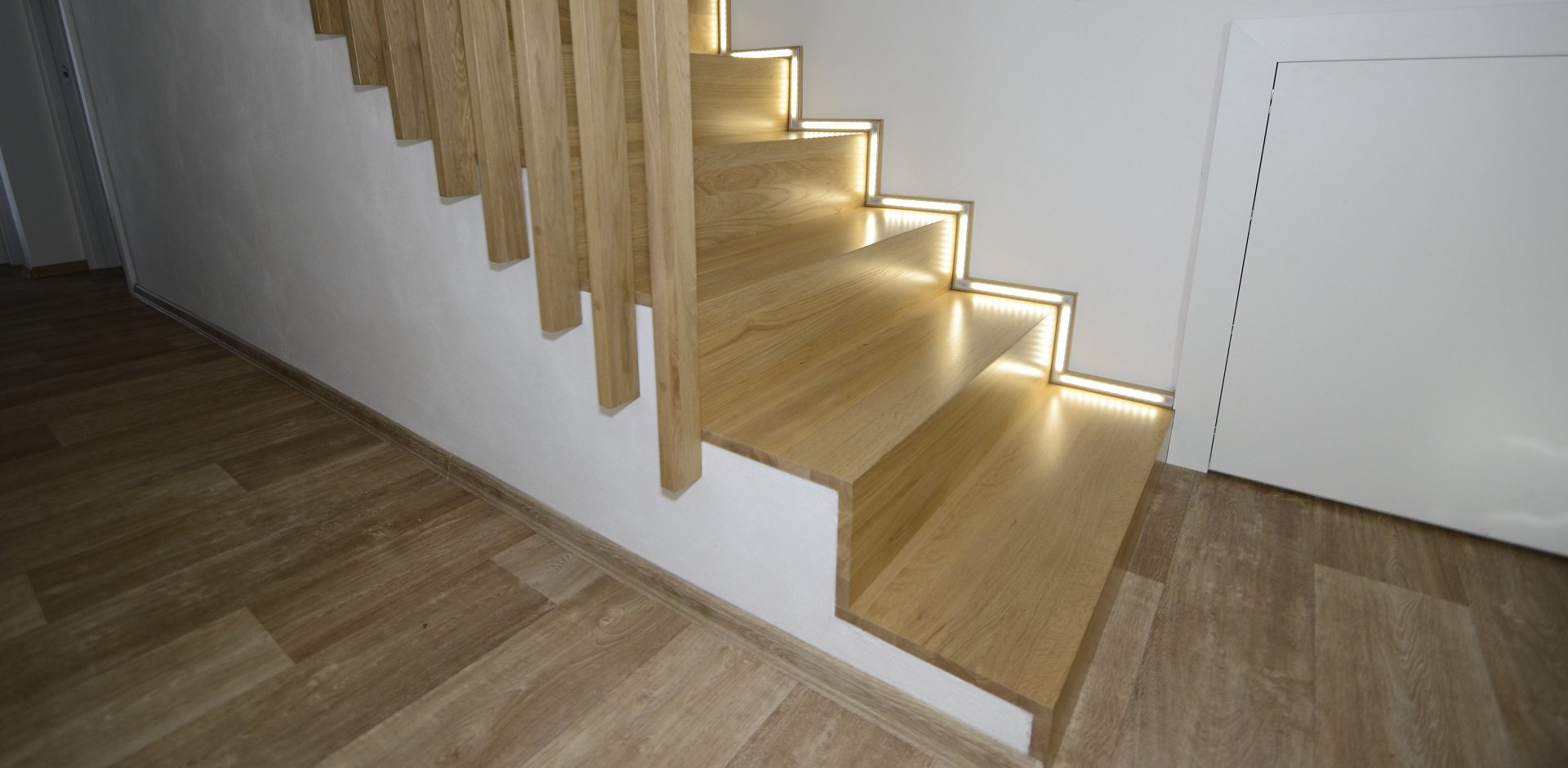 Osvětlené schodiště - 1