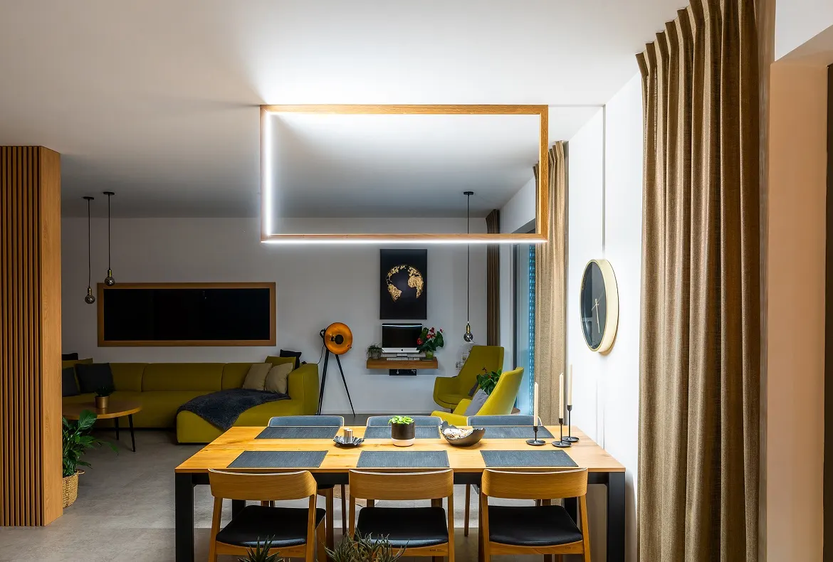 Jídelna s designovým osvětlením